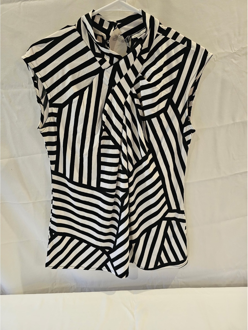 Worthington Black and White Striped Sleeveless Blouse Medium